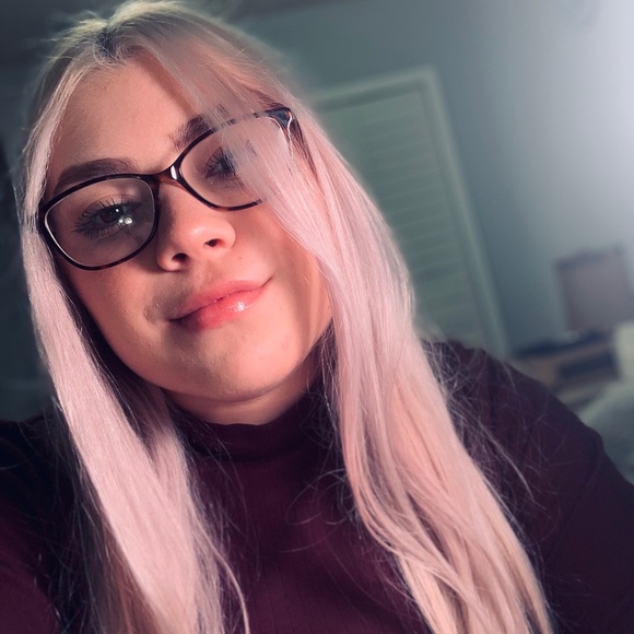 Meet your Posher, Emily - Picture 1 of 1